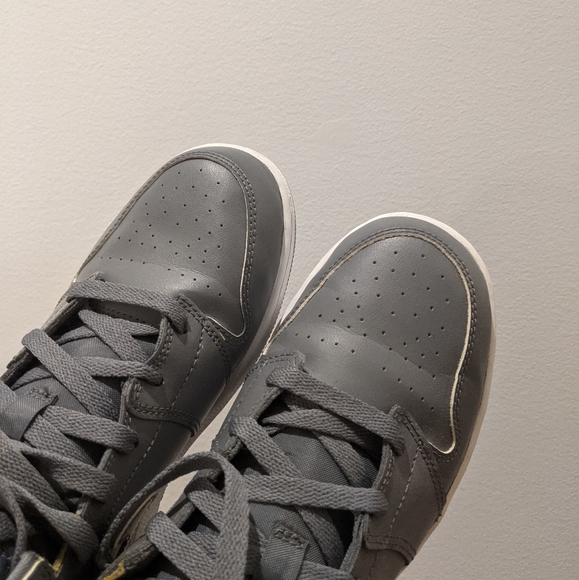 Air Jordan 1 Mid Top Retro Sneakers UK6/EU40 - Picture 6 of 8